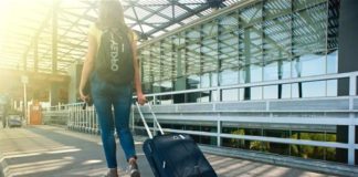 González Laya reitera el llamamiento a evitar viajes que no sean esenciales y al regreso de los turistas españoles